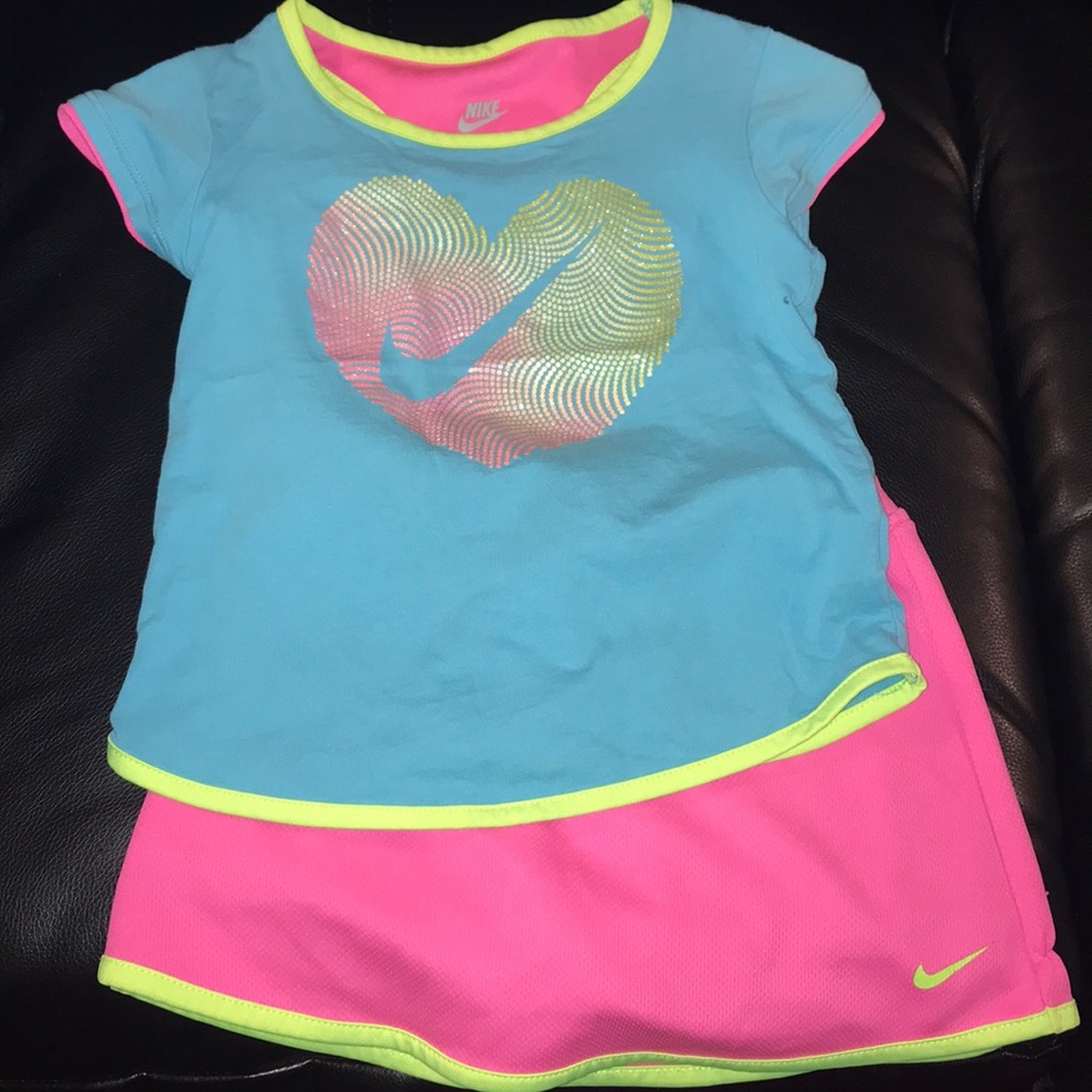 Girls Nike skirt set