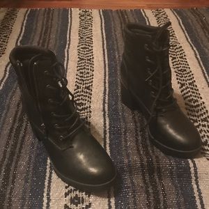 Combat boots