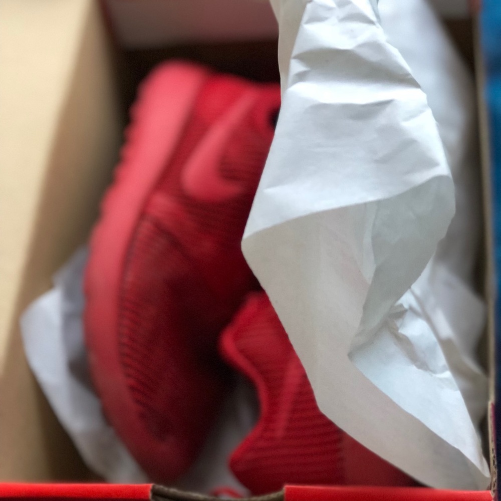 Size 10c Red Nike roshe Run - Picture 5 of 5