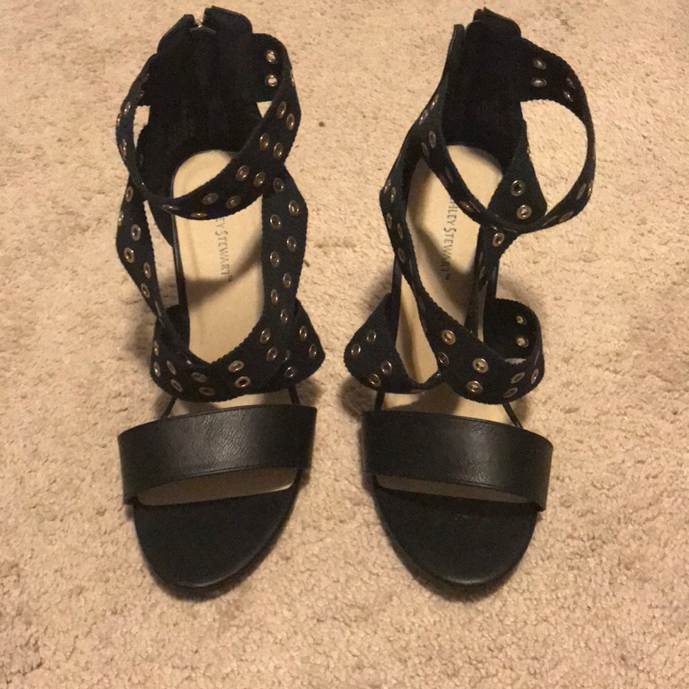 Sexy black and gold heels.