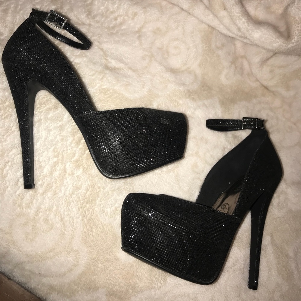 Black shiny heels