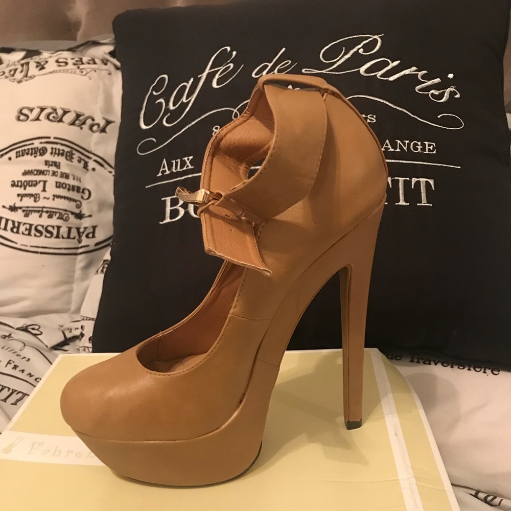 Tan 5 1/2 inch platform heel never worn