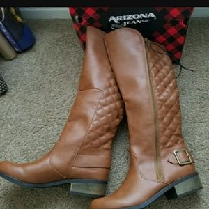 Arizona Co. Cognac Boots