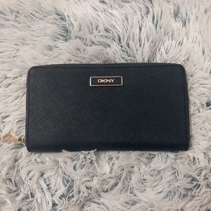 New DKNY Saffiano Black Zip Wallet