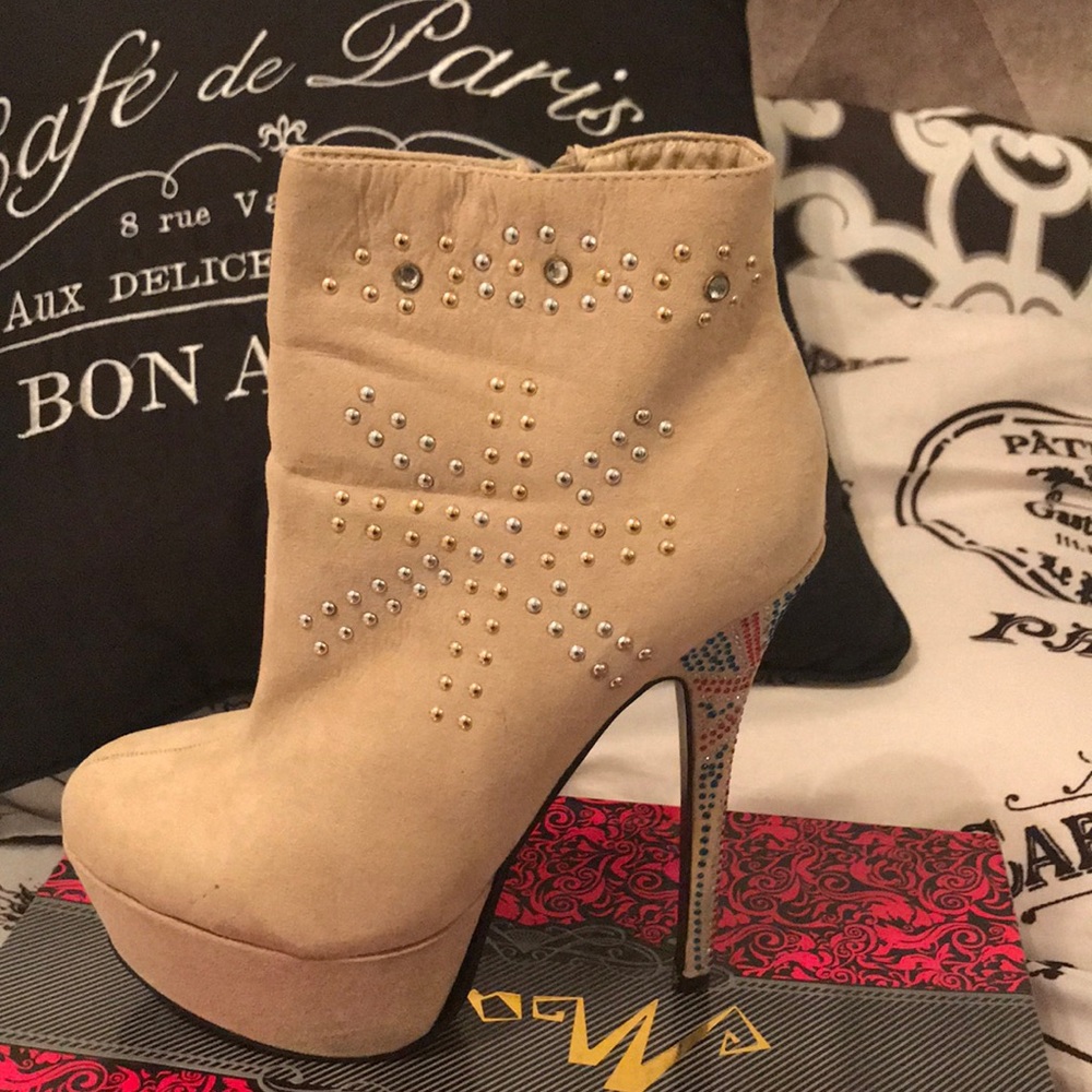 Beige 5 1/2 inch platform bootie worn once
