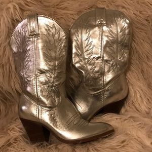 Miranda Lambert cowboy boots