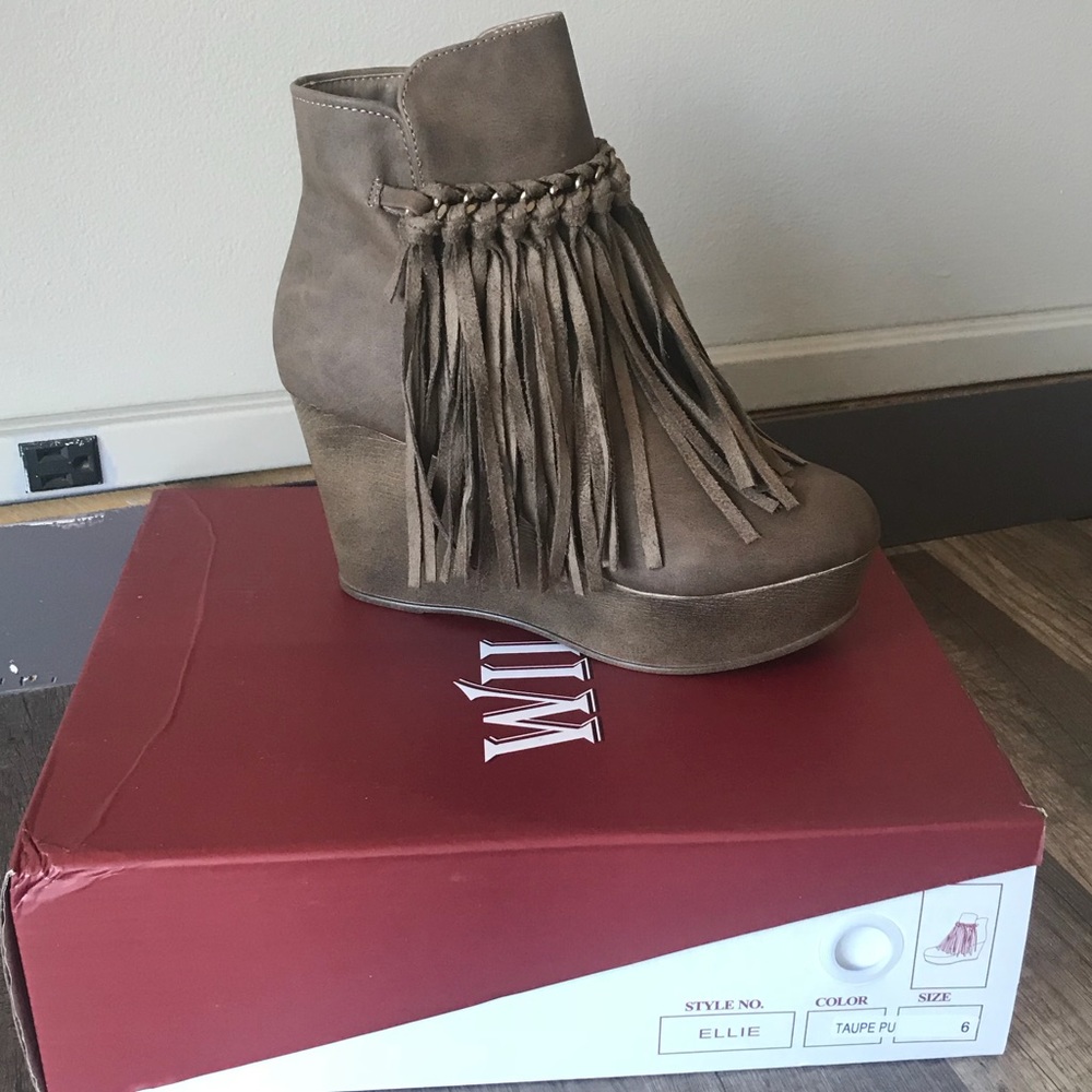 Fringe boot