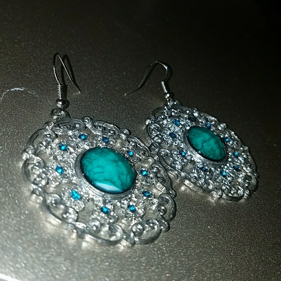 Intricate silver and turquoise earings - Picture 2 of 5