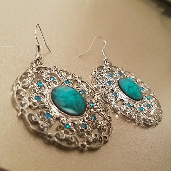 Intricate silver and turquoise earings - Picture 3 of 5