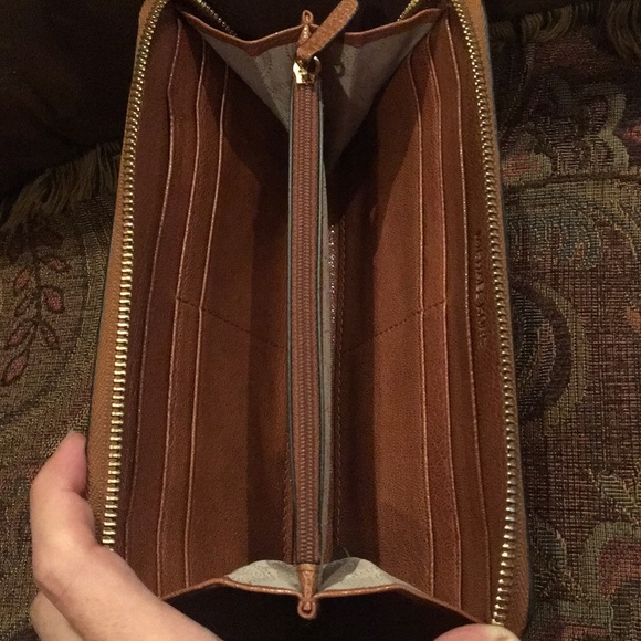 ❌❌SOLD❌❌Michael Kors leather wallet - Picture 3 of 5