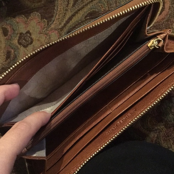 ❌❌SOLD❌❌Michael Kors leather wallet - Picture 4 of 5