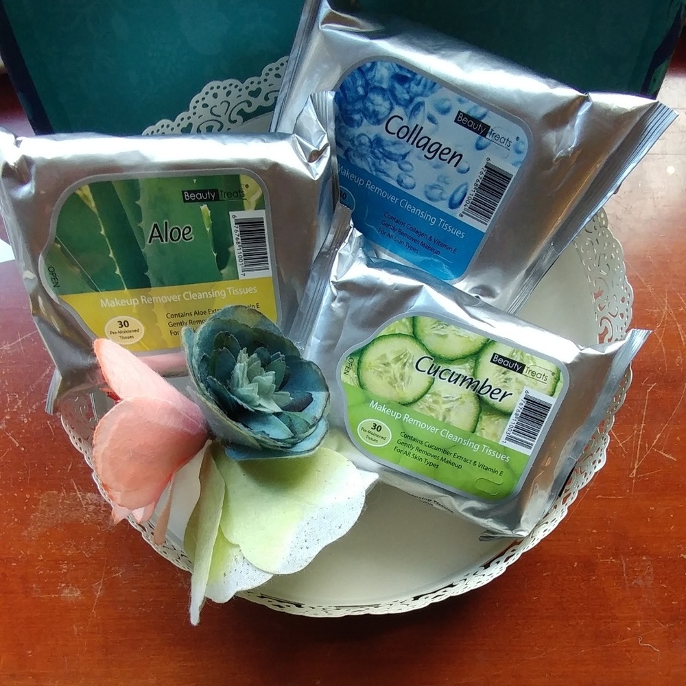 Beauty Treats: Makeup Cleansing Wipes (3 scents)