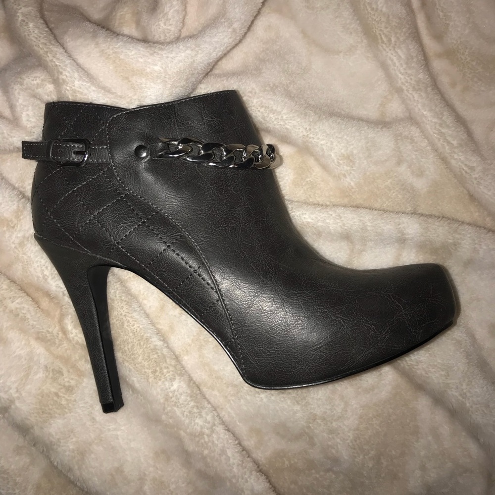 guess bootie heels