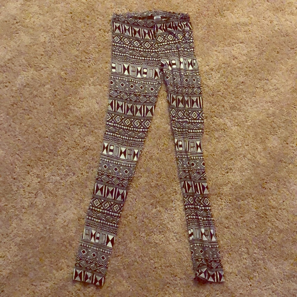 Super comfy tribal black and white leggings