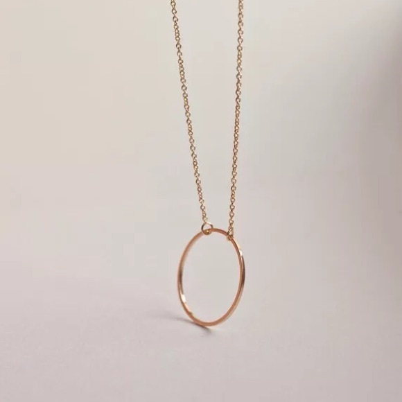 Simple gold circle ring - Picture 2 of 3