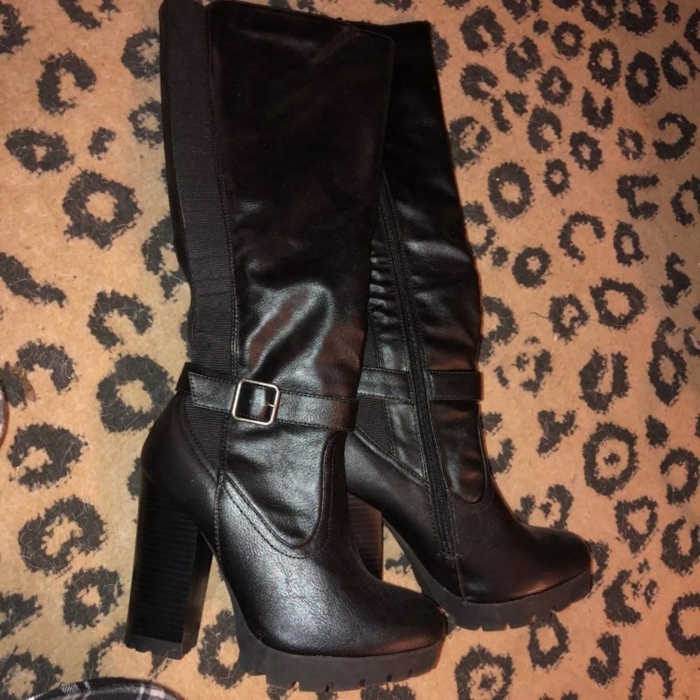 Black heel boots