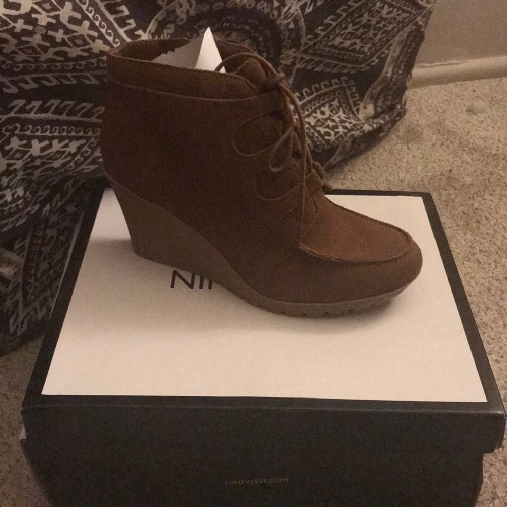 selling Nine West boots have never have been worn