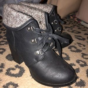 Short heel boots