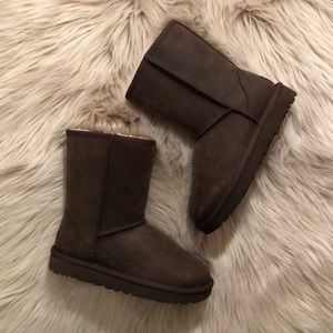 Uggs classic short size 5