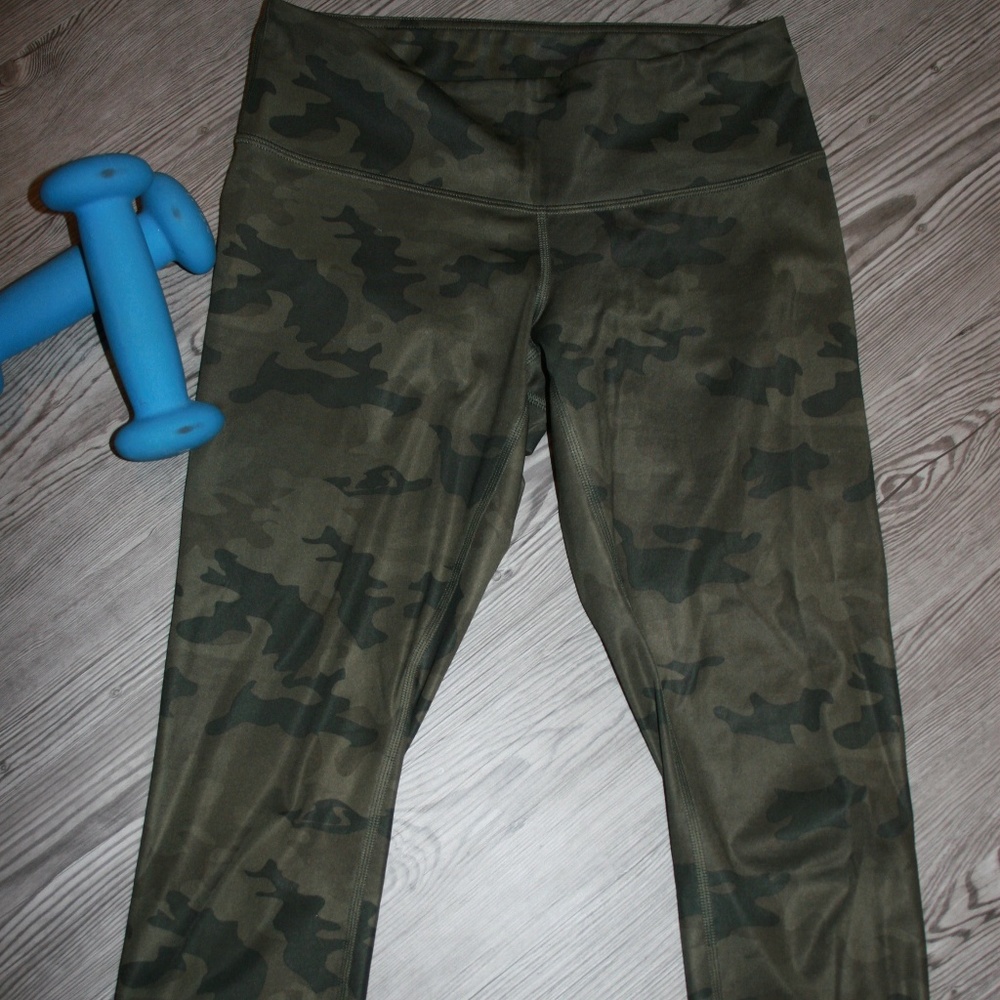 Wunder Under Crop *Full-On Luxtreme  CAMO 6