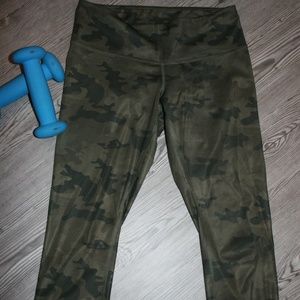 Wunder Under Crop *Full-On Luxtreme  CAMO 6
