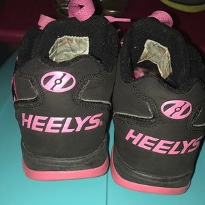 Girls pink n black heelys