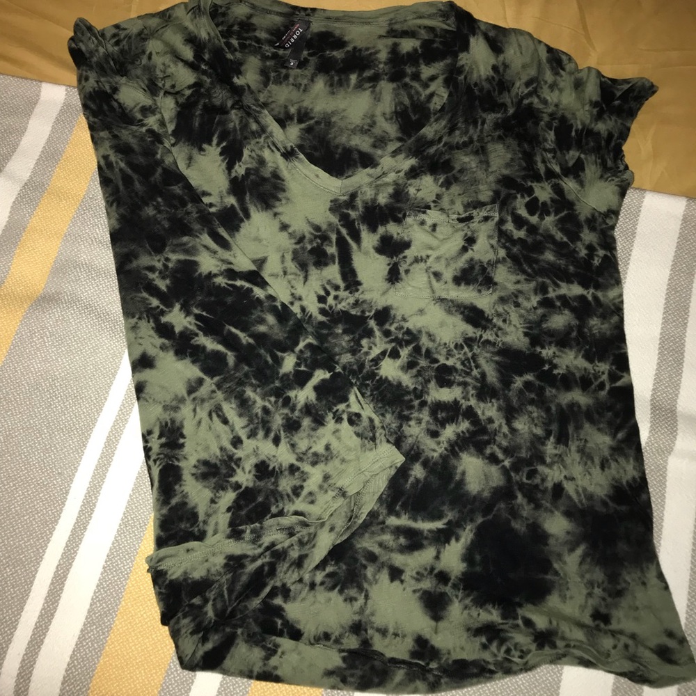 Torrid Black and Olive tie dye tee