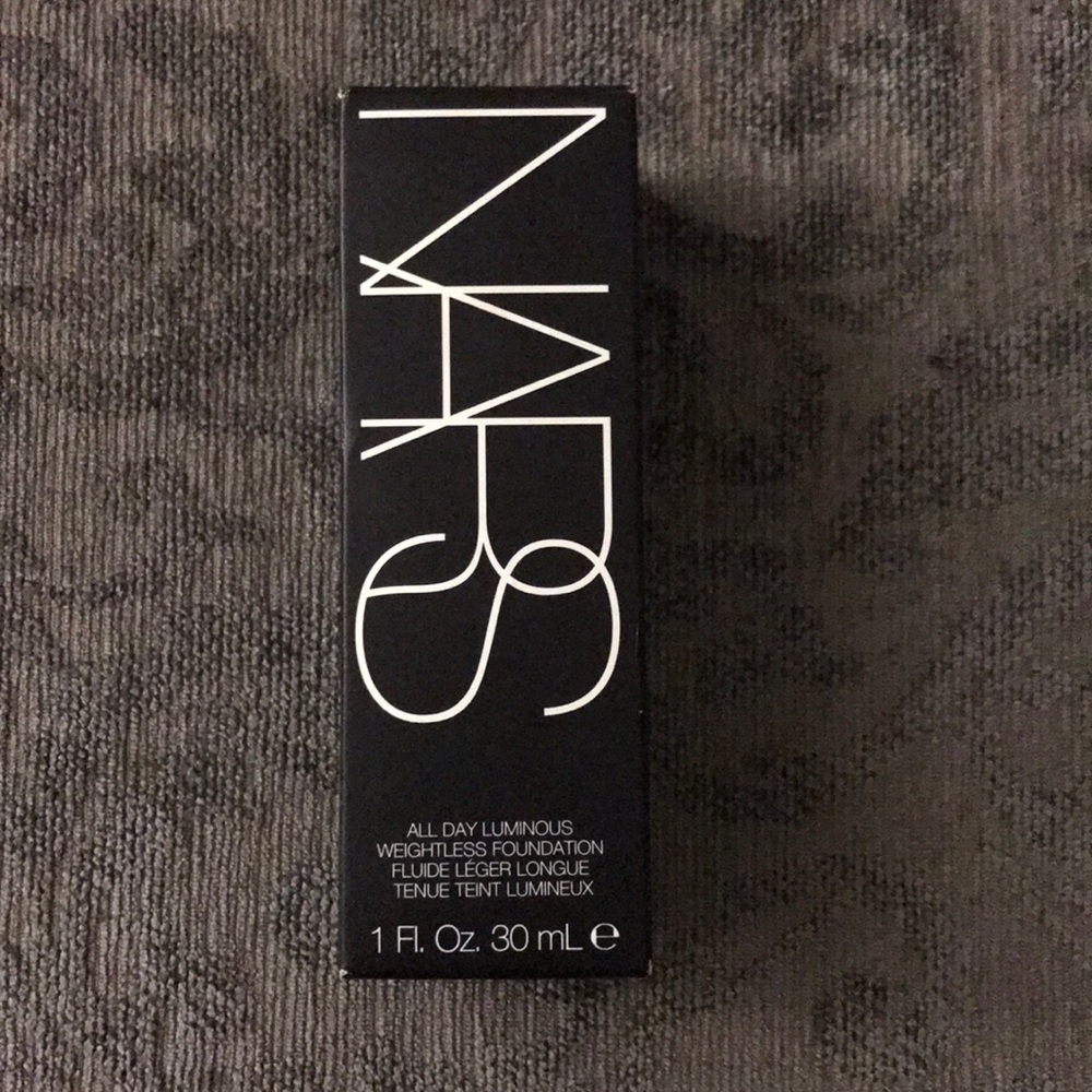 NARS (Fiji) all day luminous weightless foundation