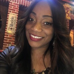 Meet your Posher, Adrienne