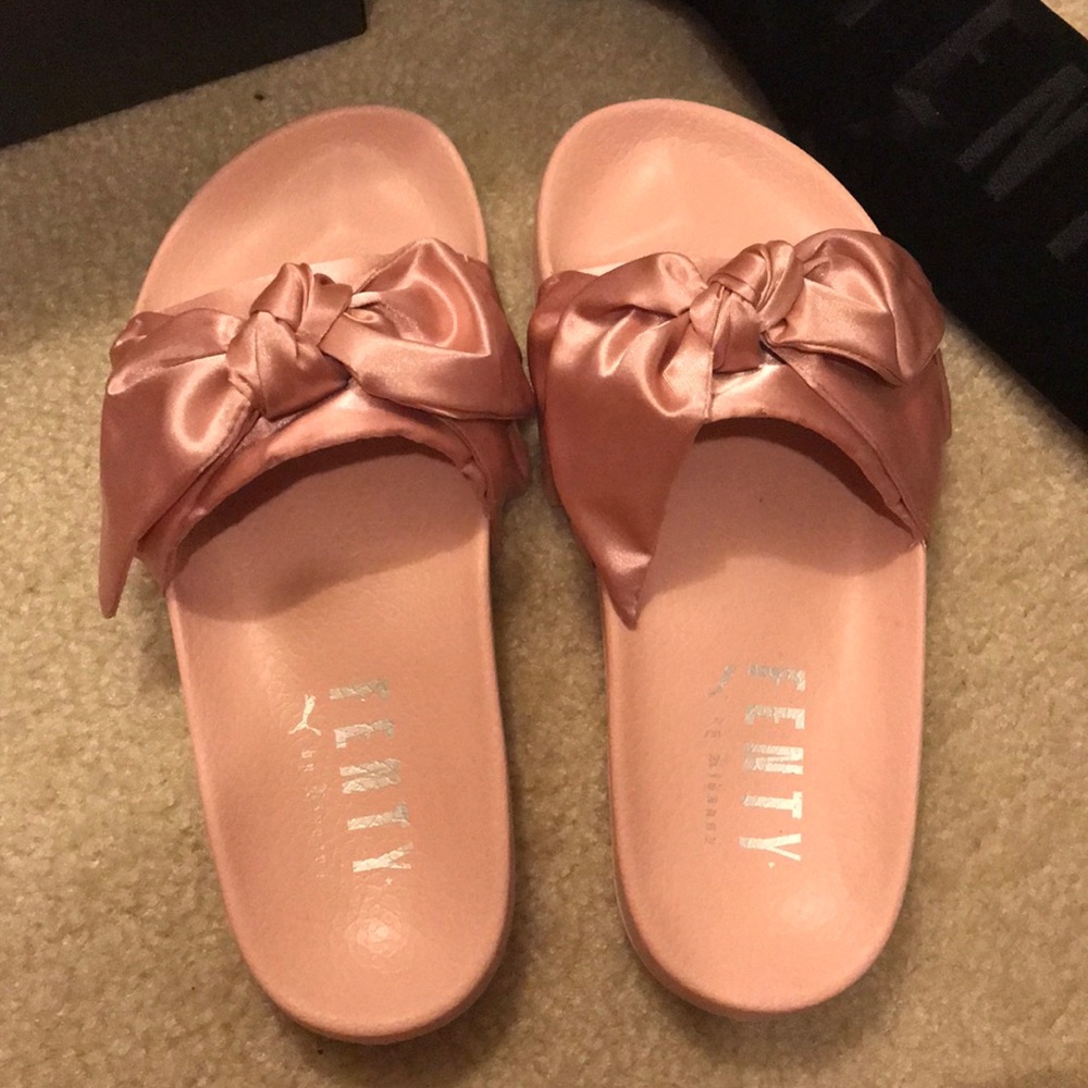 Fenty bow slides