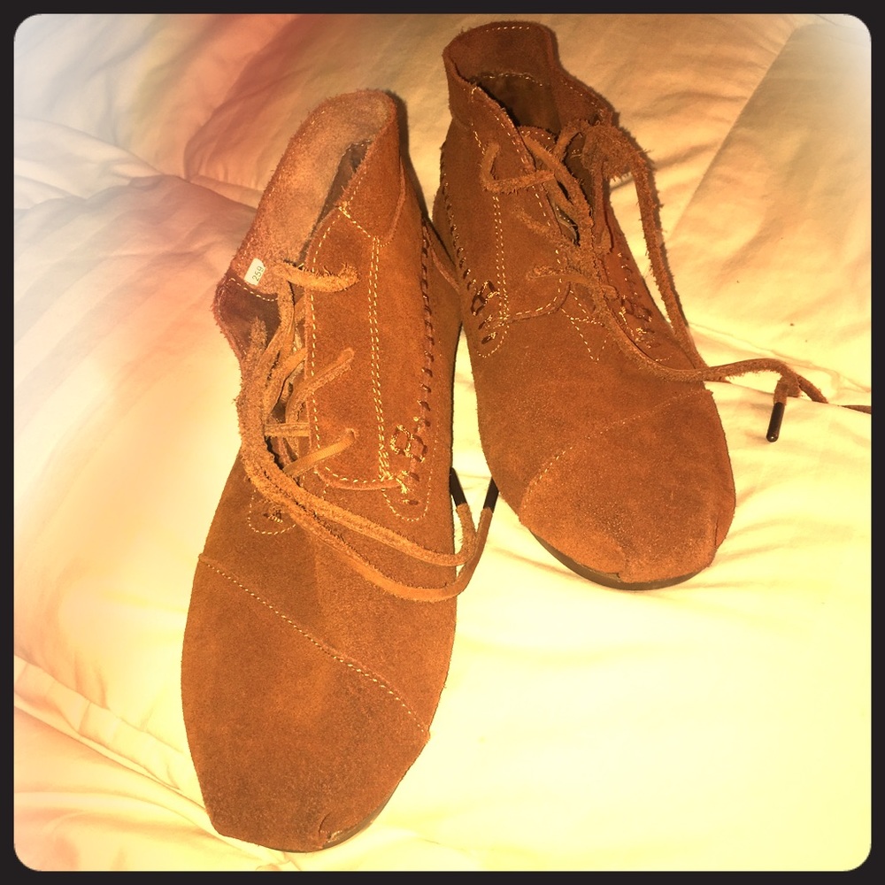 Tom’s Chestnut Suede Tribal Boots