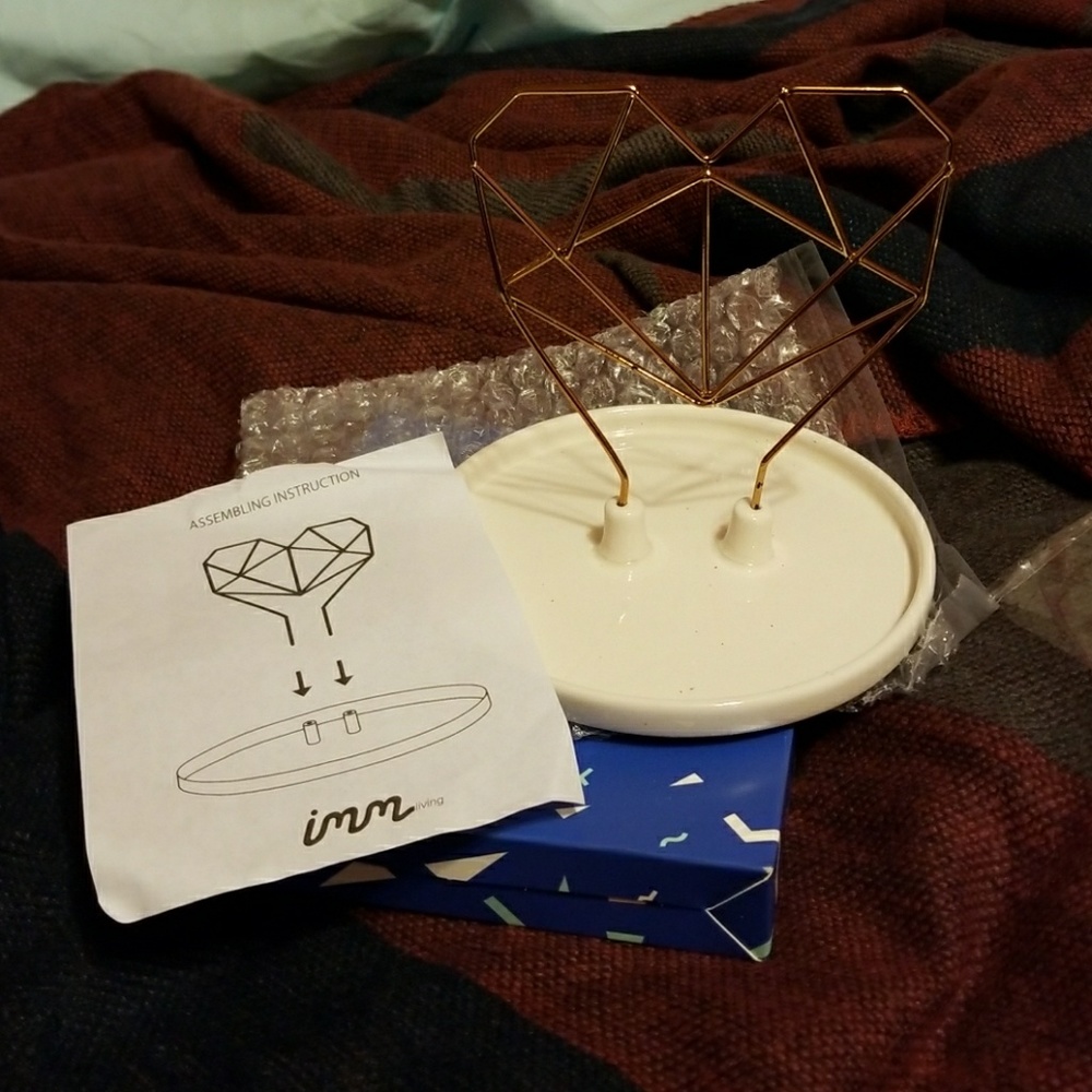 Wire heart ceramic jewelry holder NWOT