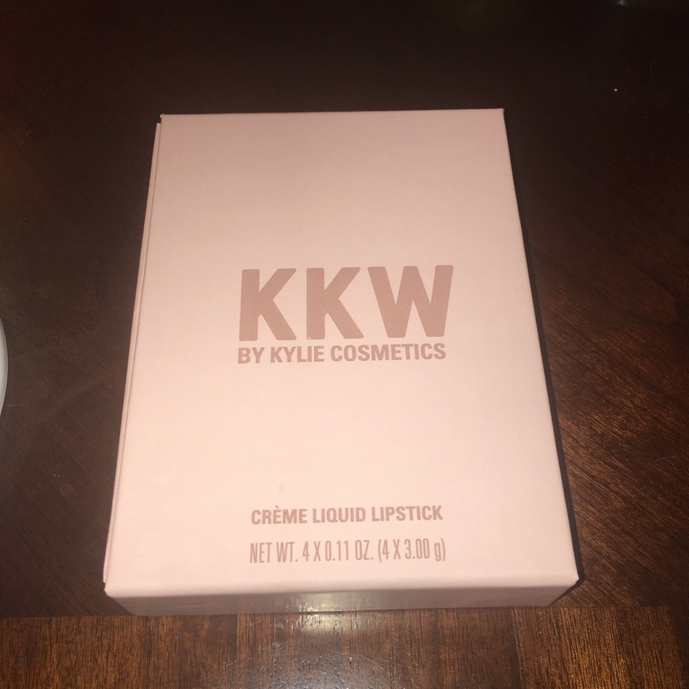 KKW LIQUID LIPS
