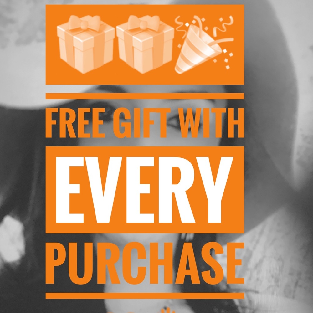 🛍🎁Gift with every purchase 💕🎁🛍