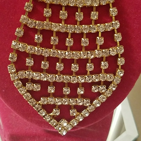 Jeweled tie choker length necklace on gold chain - Picture 2 of 8