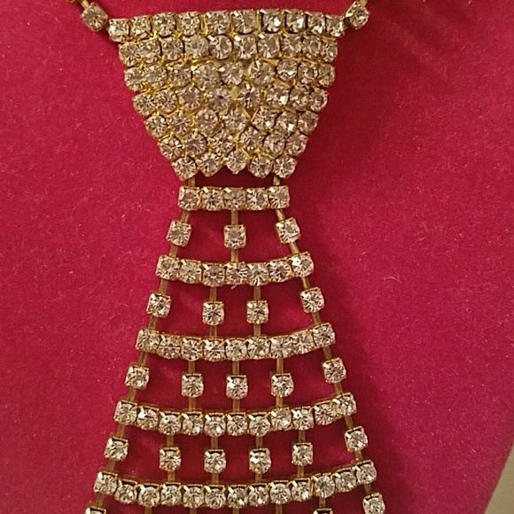 Jeweled tie choker length necklace on gold chain - Picture 3 of 8