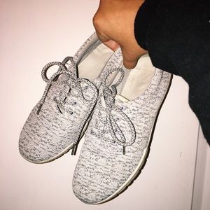 • cool pattern athletic shoes •