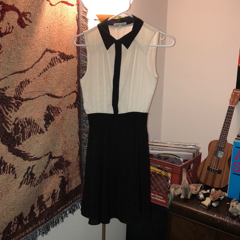 Short tuxedo dress with collar