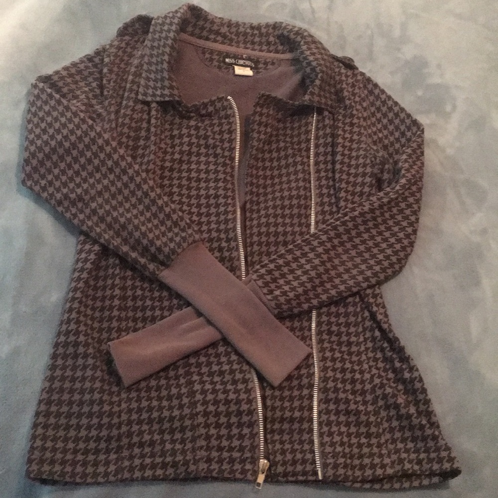 Houndstooth sweater/cardigan, size small