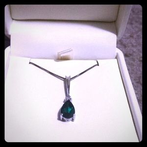 Emerald stone necklace