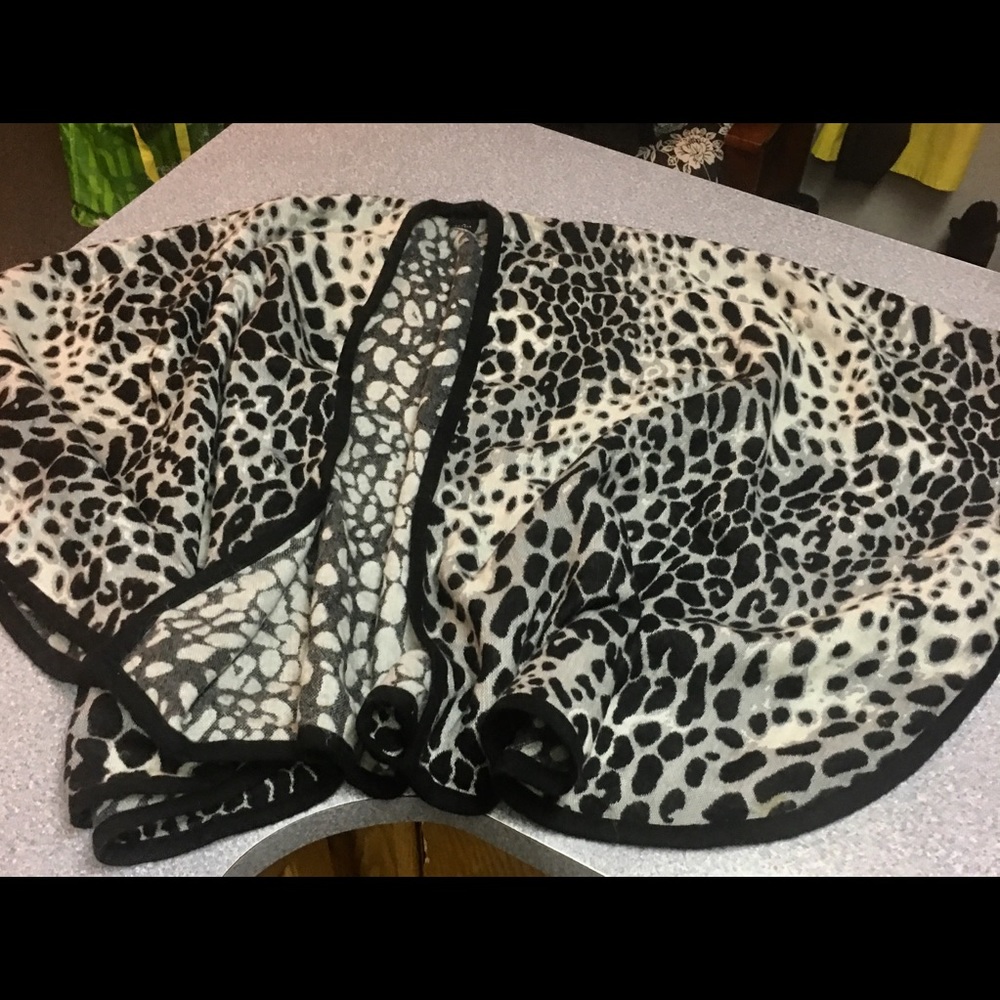BNWOT Beautiful Animal Print Shawl from VFraas