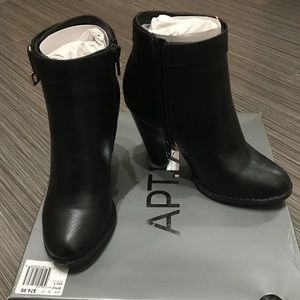 NEW - Apt 9 size 5 Black Boots