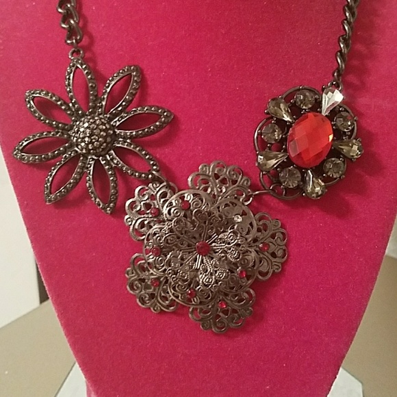 Dark chrome necklace & earring set w/ red stones - Picture 2 of 8