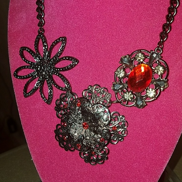 Dark chrome necklace & earring set w/ red stones - Picture 4 of 8