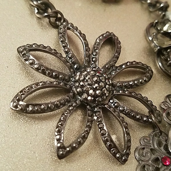 Dark chrome necklace & earring set w/ red stones - Picture 7 of 8