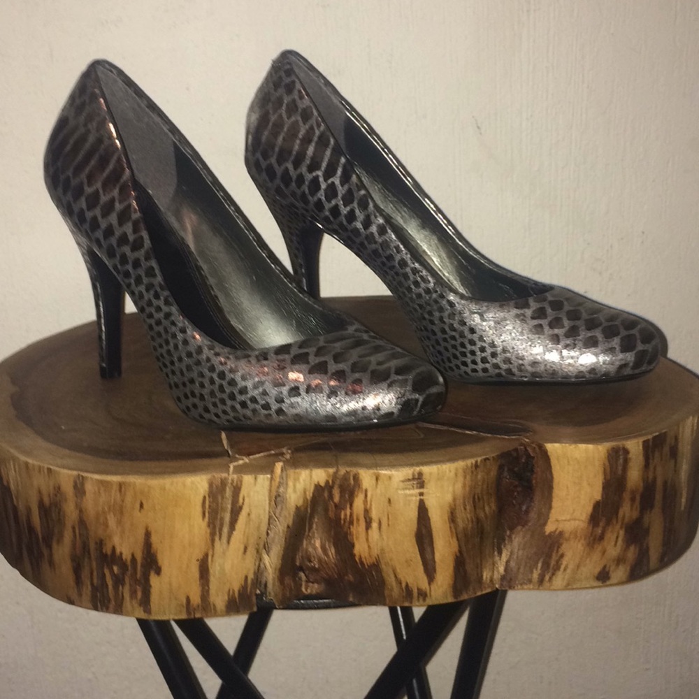 Jessica Simpson Collection Snake skin silver heels