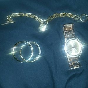 Jewlery set.