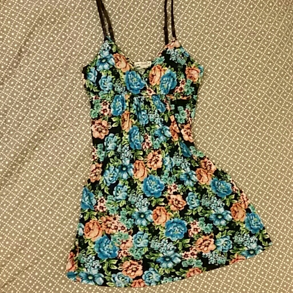 Floral sleeveless dress with molded cups