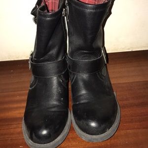 Black boots with silver buckle