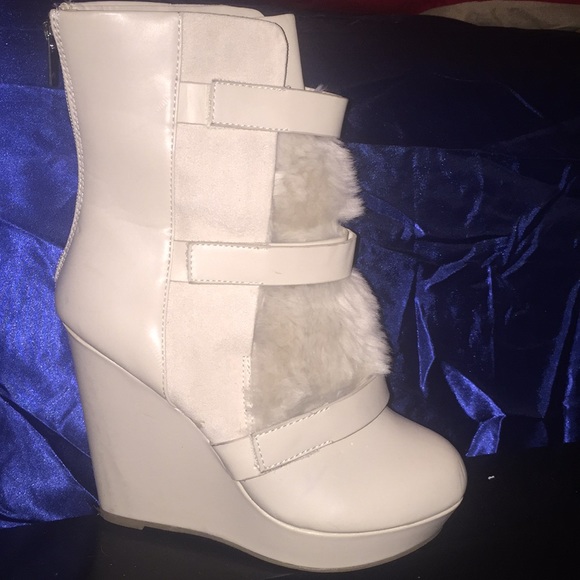 Winter boots - Picture 1 of 2